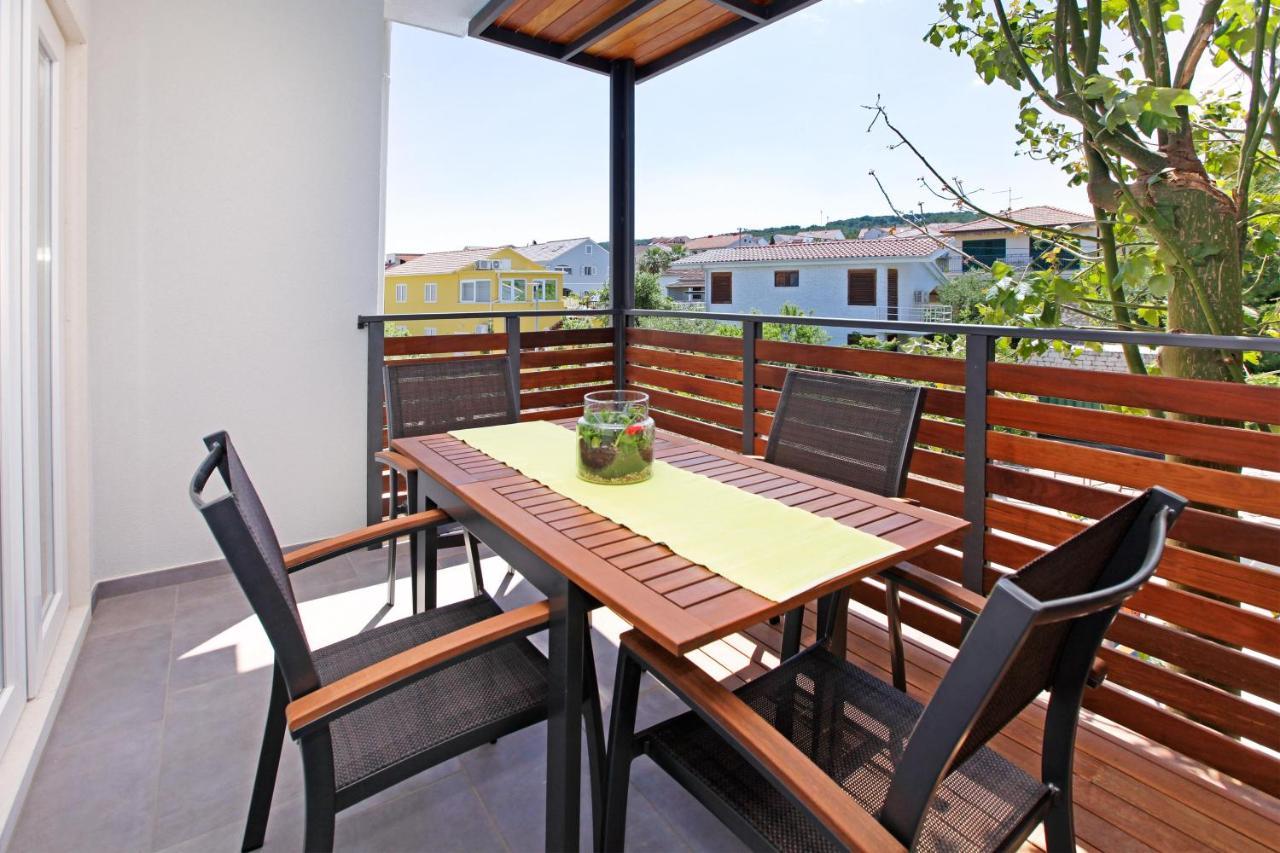 Santa Cruz Apartments Supetar Exterior photo