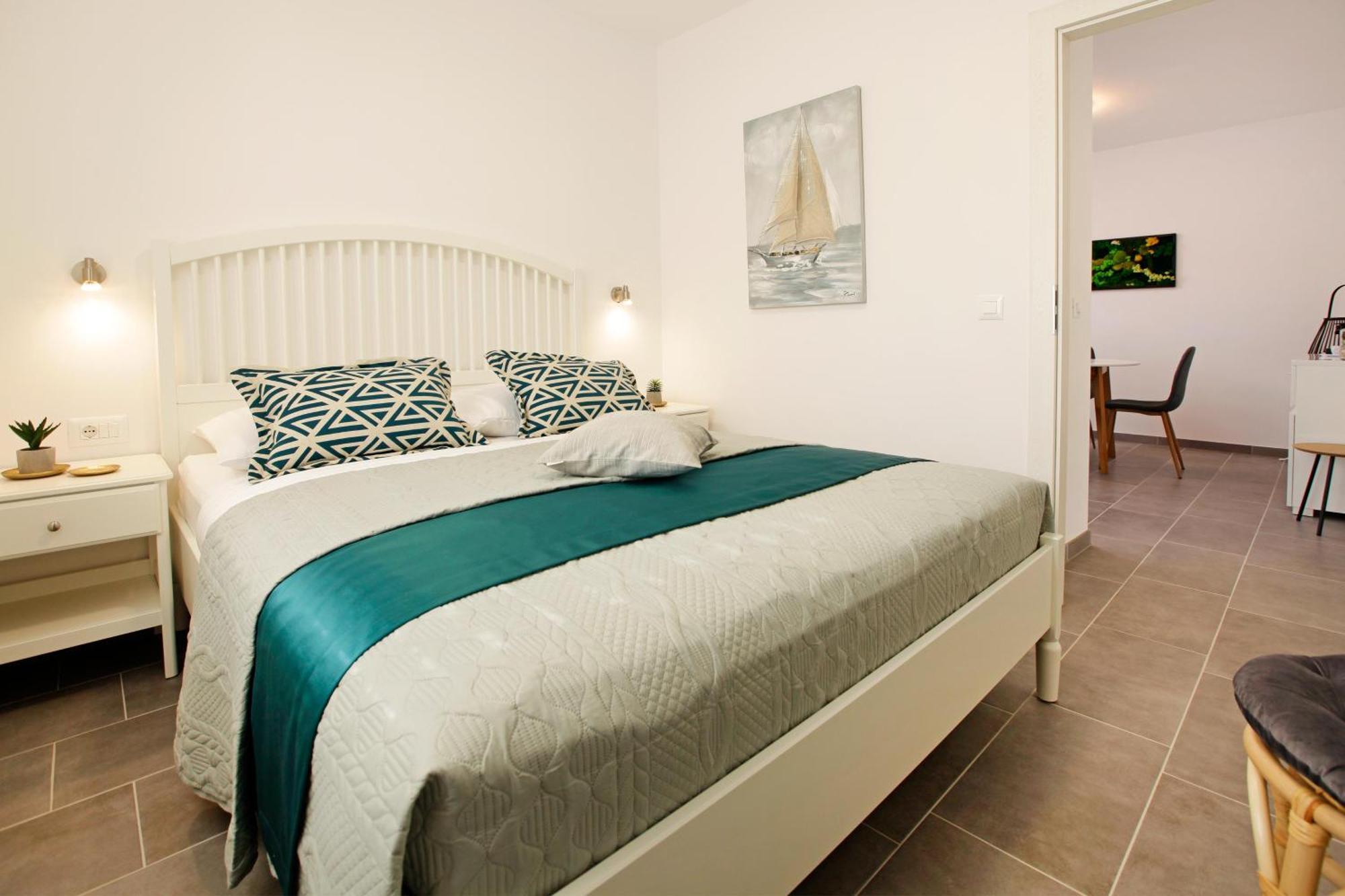 Santa Cruz Apartments Supetar Exterior photo